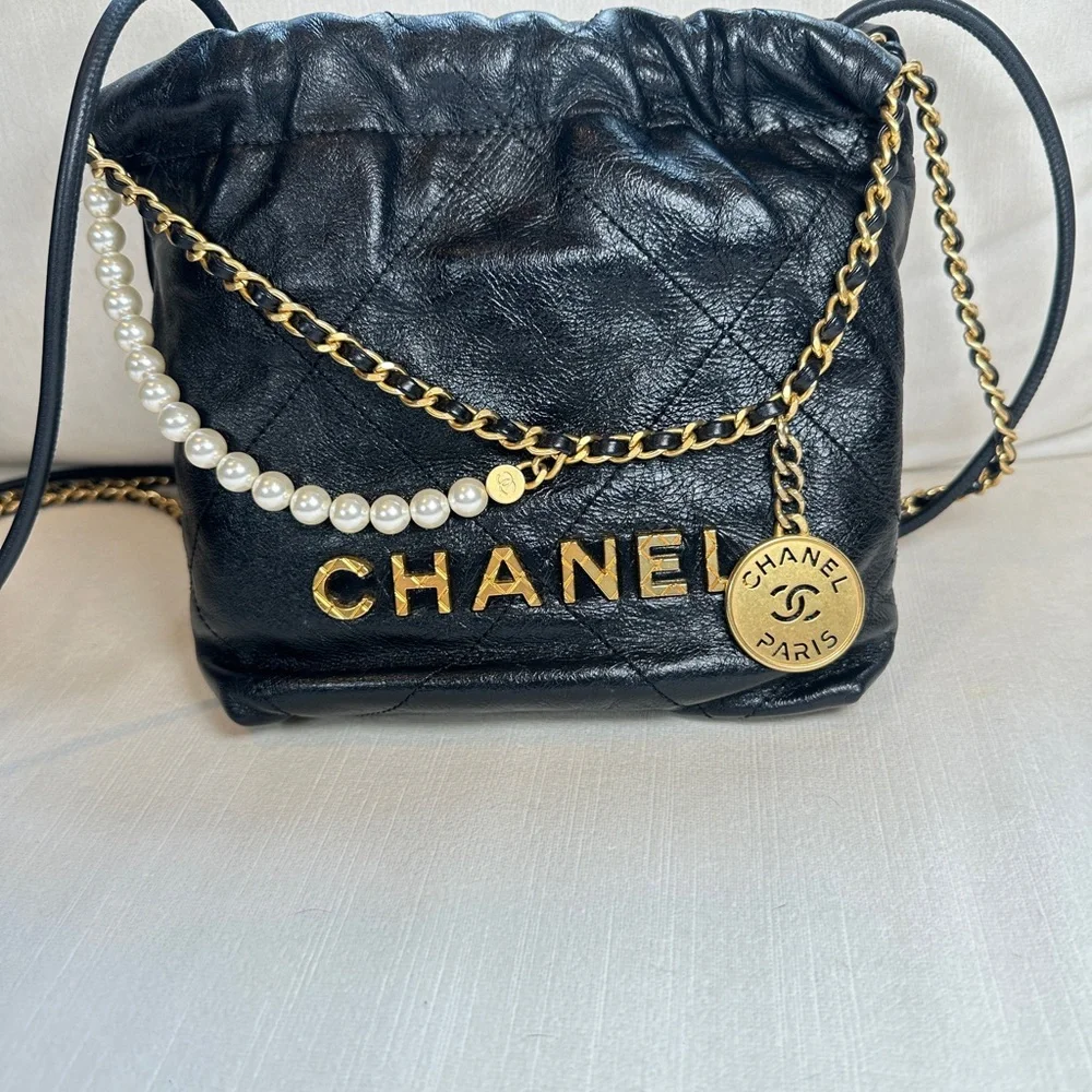 Chanel Shiny Crumpled Calfskin Quilted Pearl Mini 22 Black - Picture 1 of 8